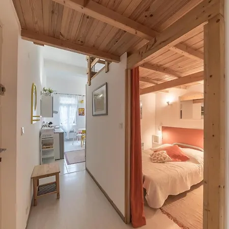 Yellow Submarine Apartment *